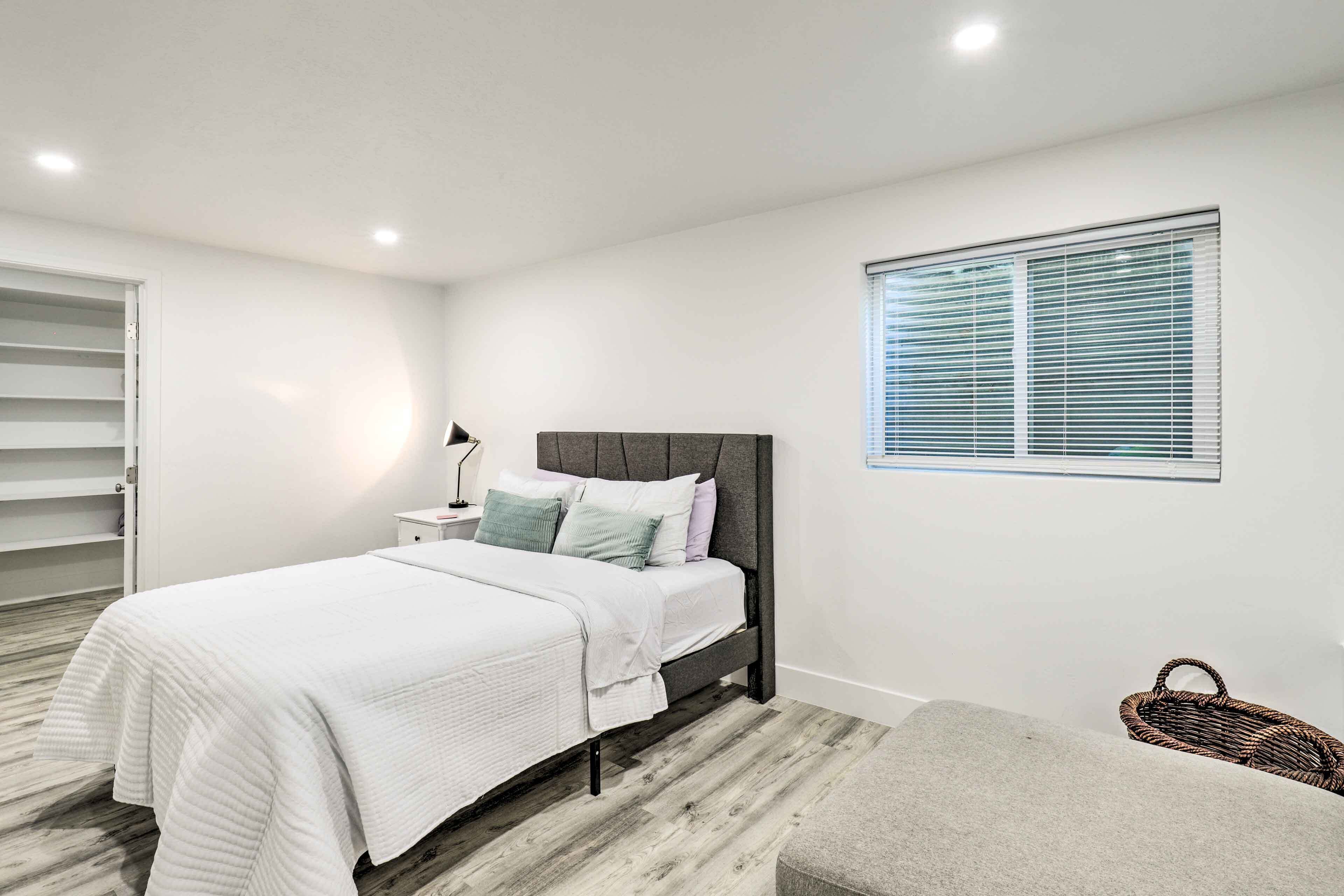 West Valley City Duplex ~ 13 Mi to Downtown Slc!