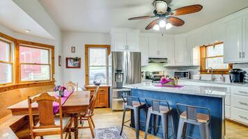 House (5 Bedrooms) | Interior