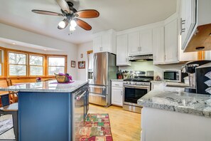 House (5 Bedrooms) | Interior