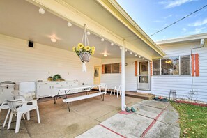 House (3 Bedrooms) | Interior - Colorado Springs Home: Large Yard w/ Mountain View (Colorado Springs)