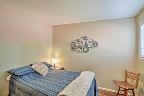 House (3 Bedrooms) | Interior - Colorado Springs Home: Large Yard w/ Mountain View (Colorado Springs)