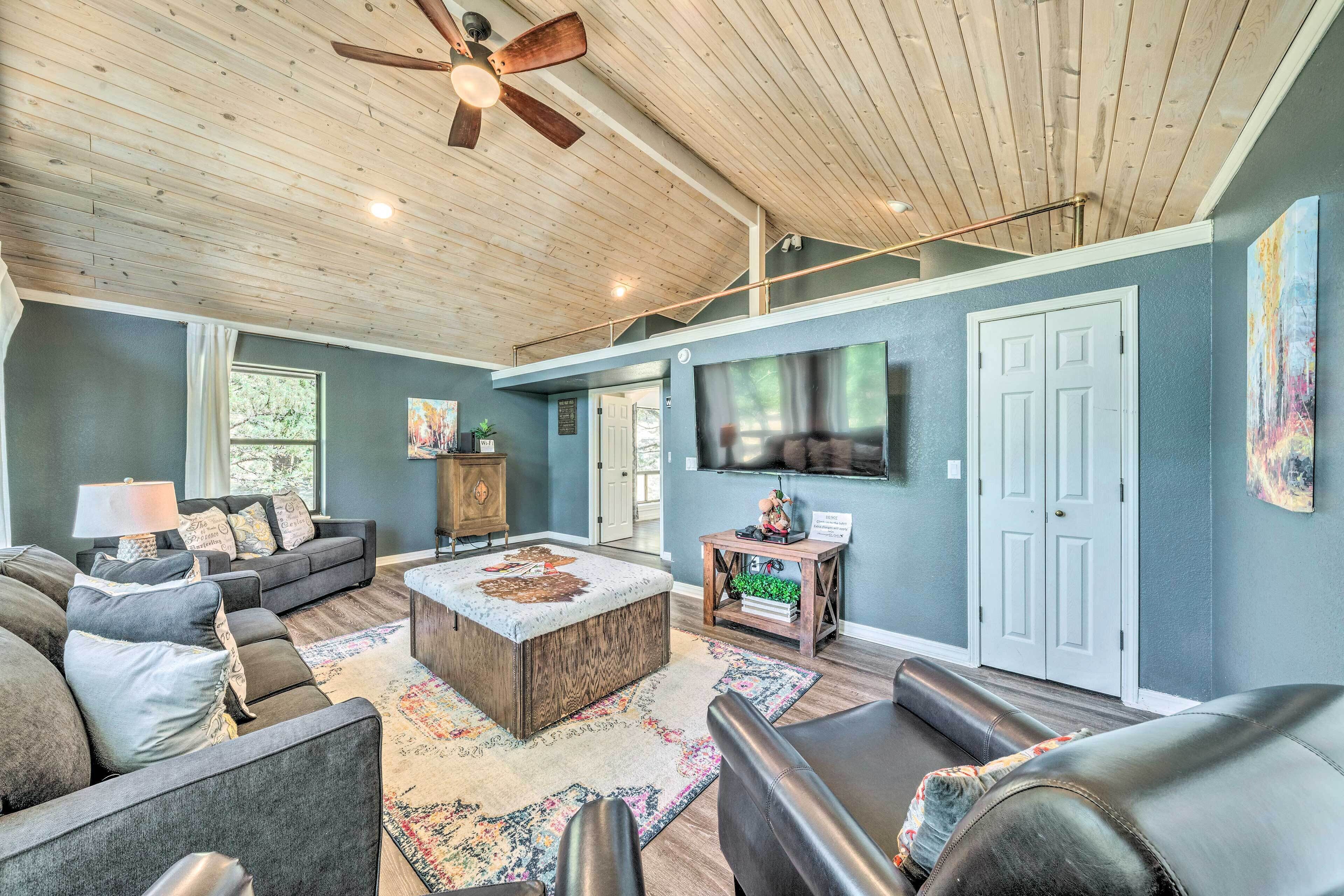 Unique & Modern Mountain Home w/ New Hot Tub!