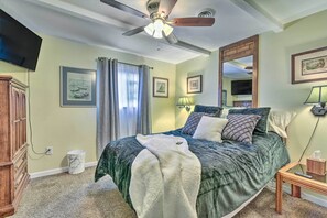 House (2 Bedrooms) | Interior - Pet-friendly Taylor Home w/ Backyard Oasis! (Taylor)