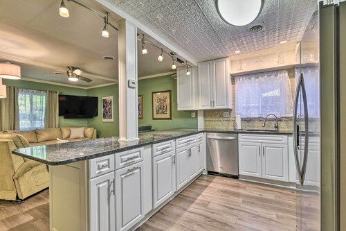 Pet-friendly Taylor Home w/ Backyard Oasis!