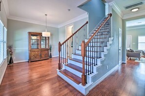 المنشأة من الداخل