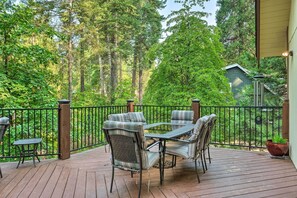 Terrace/patio - Twain Harte Mountain Cabin w/ Deck - 3 Mi to Dtwn (Twain Harte)