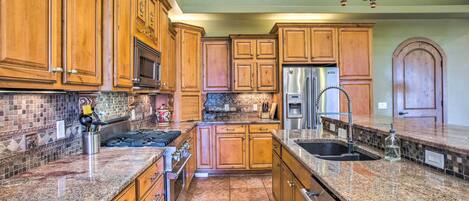 House (4 Bedrooms) | Interior