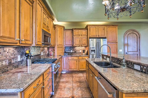 Spacious Grand Junction Home w/ Mountain View