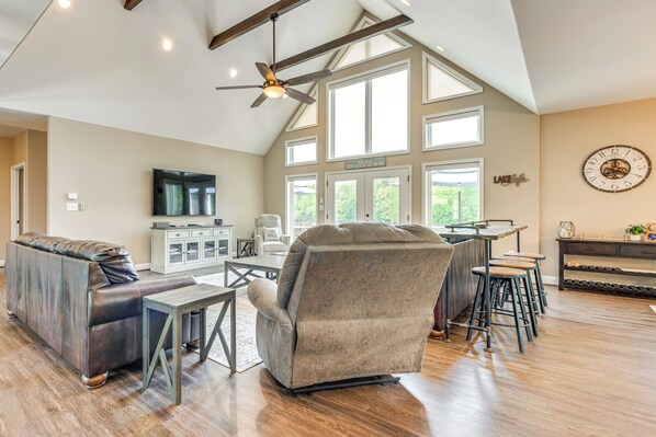 House (6 Bedrooms) | Interior