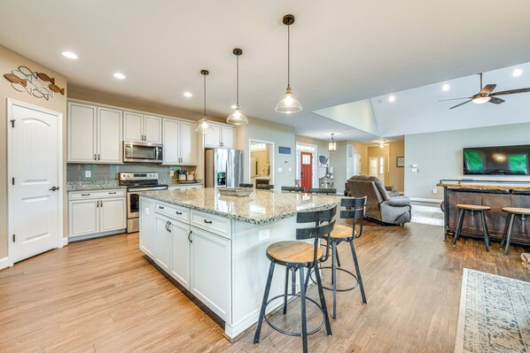 House (6 Bedrooms) | Interior