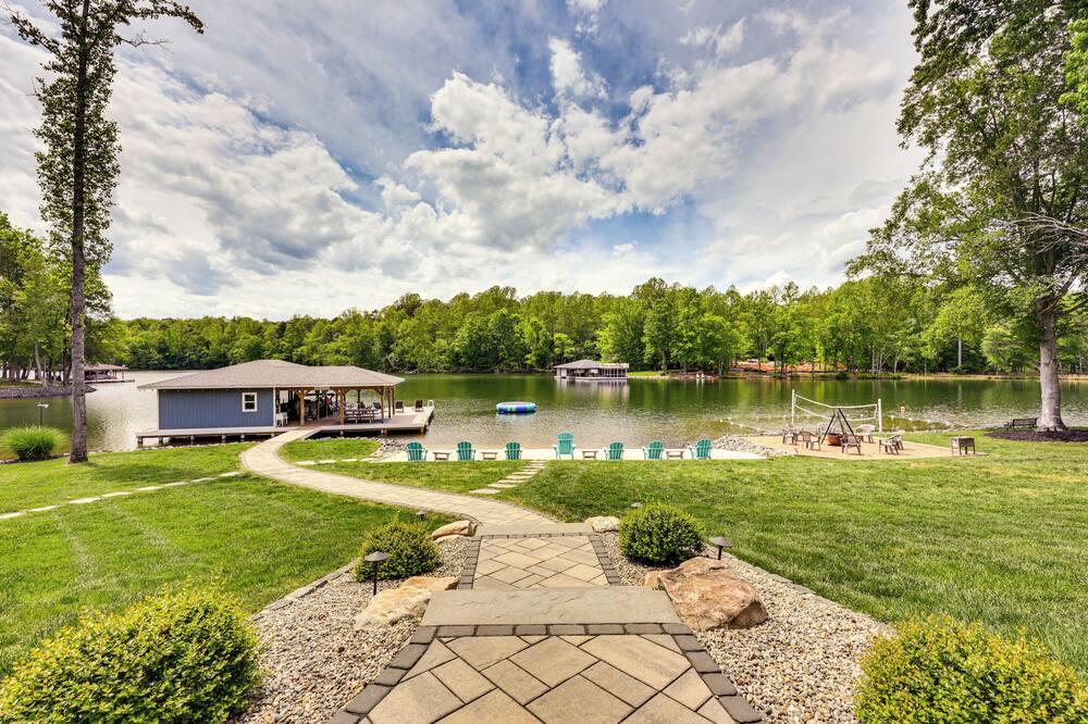 Waterfront Lake Anna Home w/ Dock, Beach & Kayaks! - Beaverdam, VA