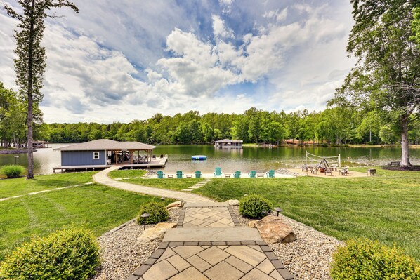 House (6 Bedrooms) | Interior - Waterfront Lake Anna Home w/ Dock, Beach & Kayaks! (Bumpass)