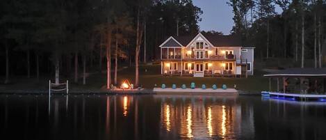 House (6 Bedrooms) | Interior