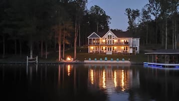 House (6 Bedrooms) | Interior