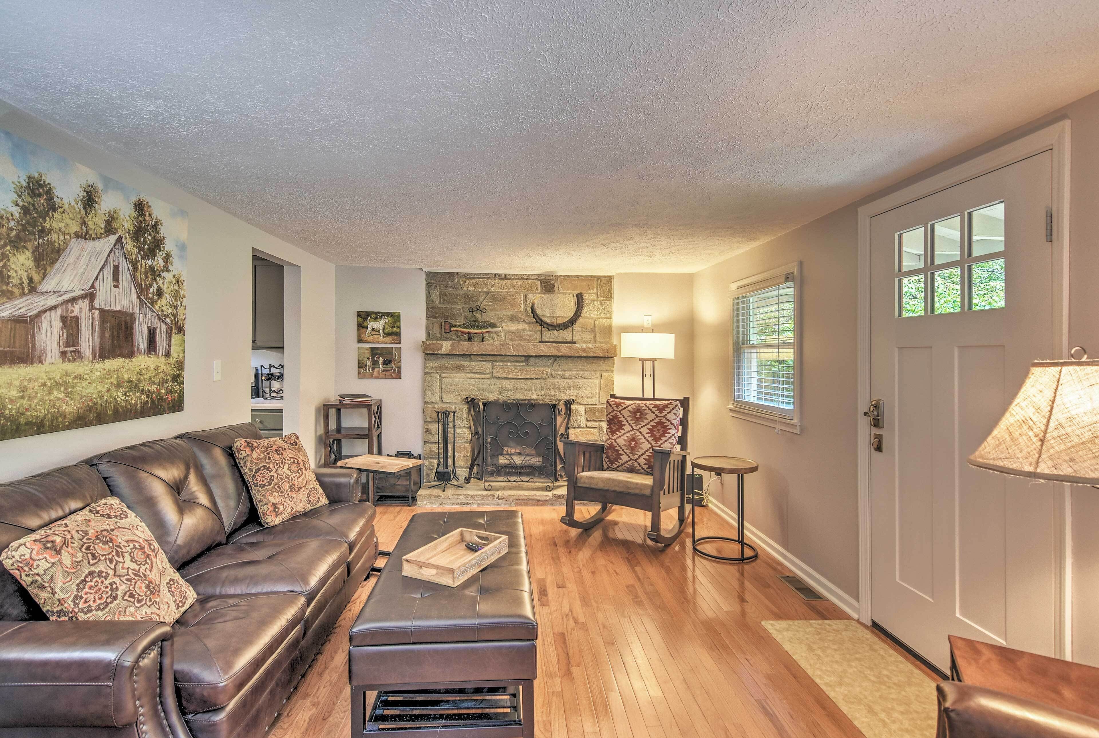 Updated Home 1-block Walk to DT Blowing Rock!