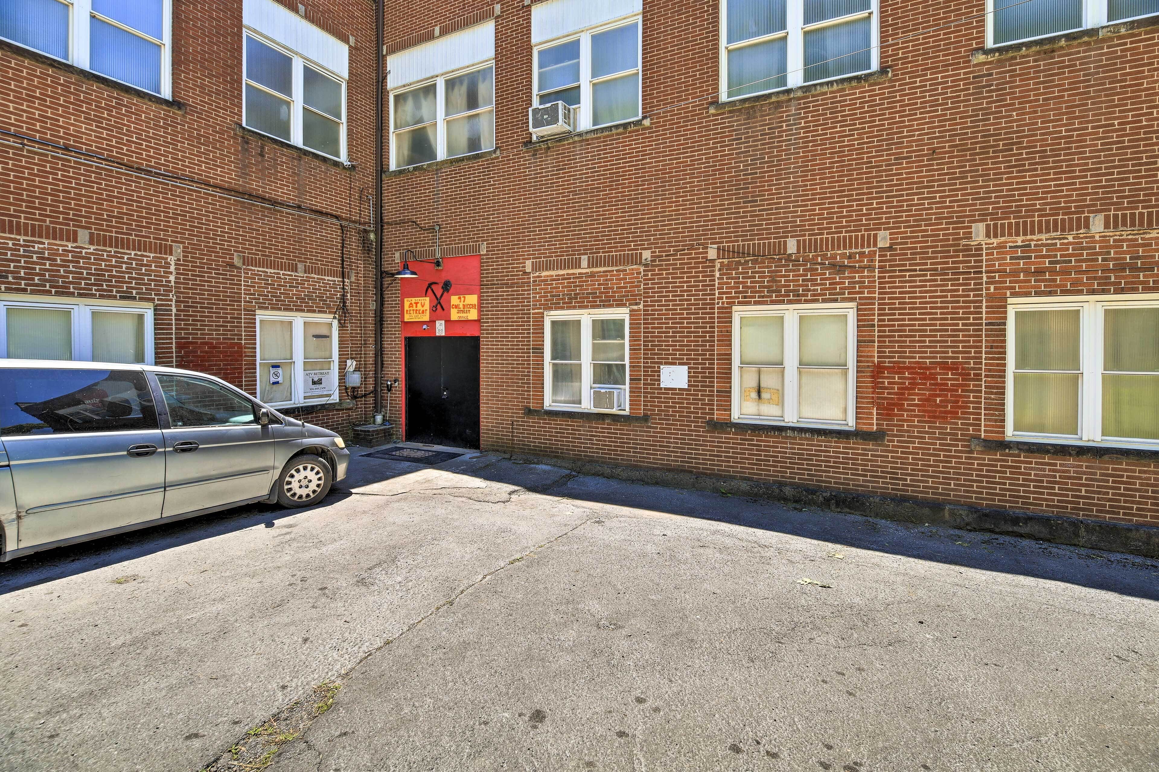 'timeless' Gary Studio, ATV Trails On-site!