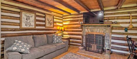 House (2 Bedrooms) | Interior