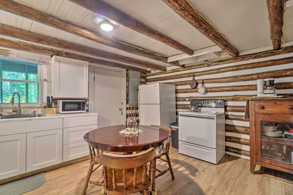 House (2 Bedrooms) | Interior