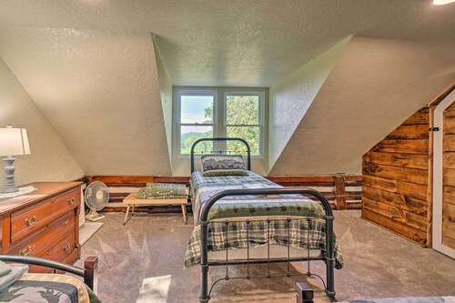 Pet-friendly Speedwell Cabin, 1 Mi to Water!