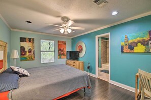 House (3 Bedrooms) | Interior - Riverfront Houston House w/ Deck & Private Dock! (Houston)