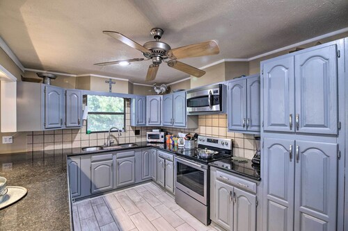 Riverfront Houston House w/ Deck & Private Dock!