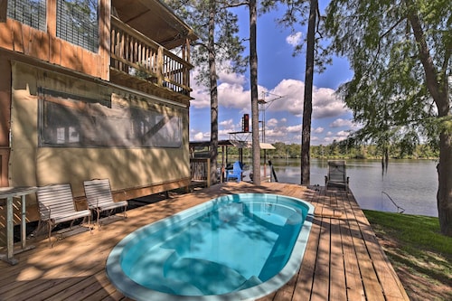 Riverfront Houston House w/ Deck & Private Dock!