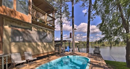 Riverfront Houston House w/ Deck & Private Dock!