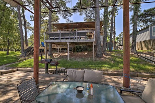 Riverfront Houston House w/ Deck & Private Dock!