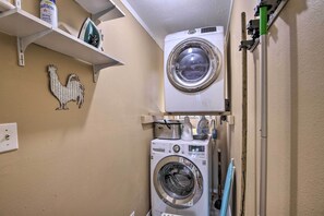 Interior - Riverfront Houston House w/ Deck & Private Dock! (Houston)