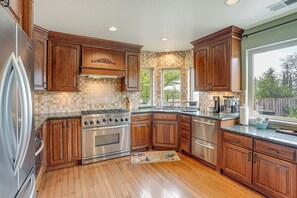 House (3 Bedrooms) | Interior - Wine Country Gateway w/ Views Btwn Napa & SF (Vallejo)