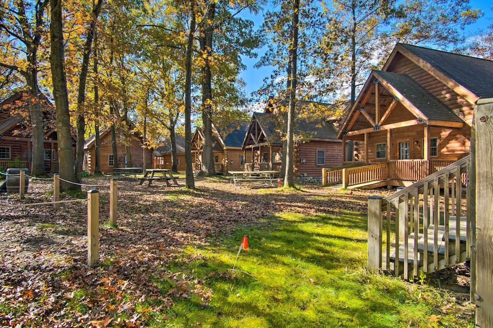 Rustic Rothbury Cabin w/ Resort Amenity Access! - Blue Lake Township, MI