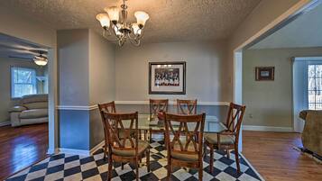 House (3 Bedrooms) | Interior