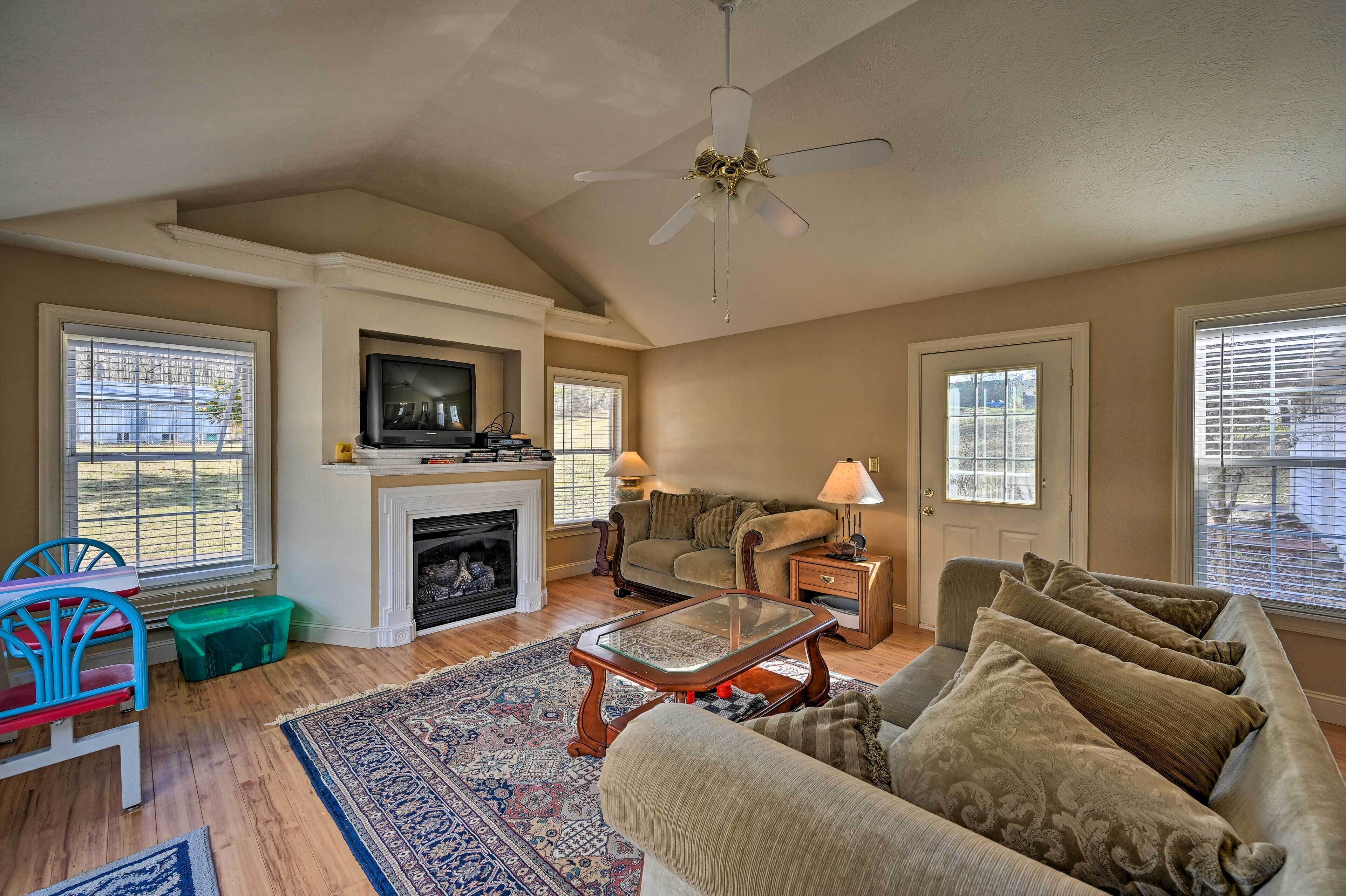 Serene Blue Ridge Getaway in Galax w/ Yard!