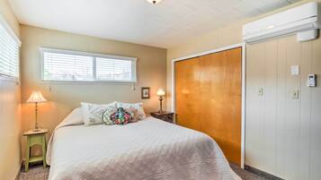 House (2 Bedrooms) | 2 bedrooms, bed sheets