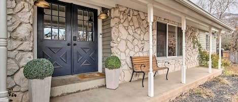 House (5 Bedrooms) | Interior