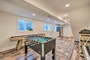 House (5 Bedrooms) | Interior