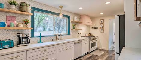 House (5 Bedrooms) | Interior