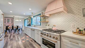 Rumah (5 Bedrooms) | Interior