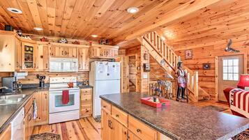 House (4 Bedrooms) | Interior