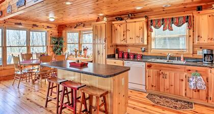Murphy Cabin: Wheelchair Accessible w/ Fire Pit!