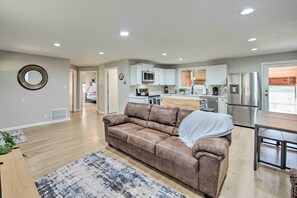 House (3 Bedrooms) | Interior