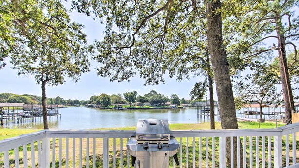 A barbecue grill on a wooden deck with a lake view. - On-site Boat Launch: Gun Barrel City Lake House (Mabank)