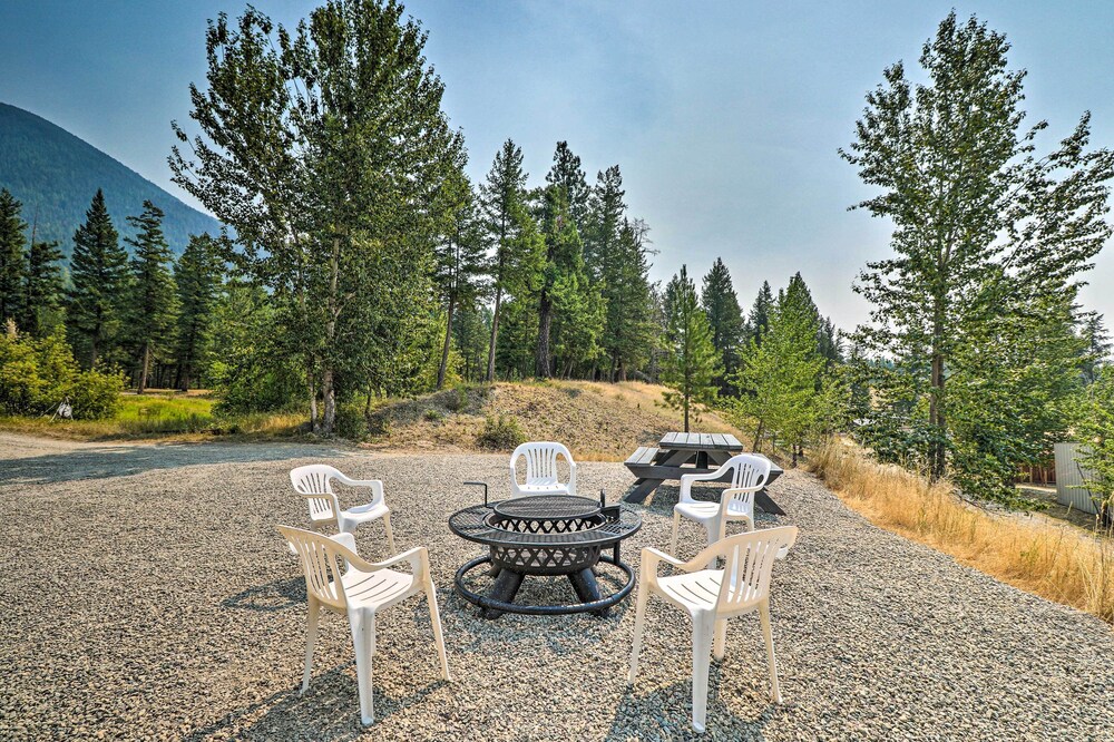 Wilderness Glamping: Eureka Tiny Home w/ Hot Tub!