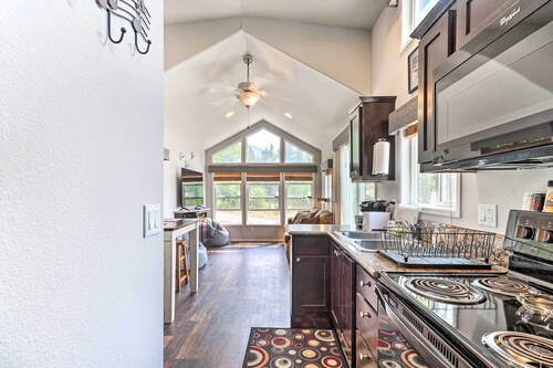 Eureka Tiny Home w/ Hot Tub & Community Beach!