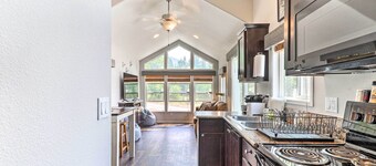 Eureka Tiny Home w/ Hot Tub & Community Beach!