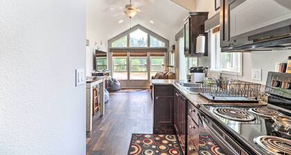 Eureka Tiny Home w/ Hot Tub & Community Beach!