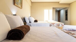 Deluxe Room, 1 Bedroom, Private Bathroom | Hypo-allergenic bedding, in-room safe, individually decorated - Hotel Dan Inn Uberlândia by Nacional Inn (Uberlandia)