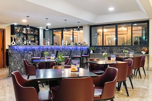 Bar (trong khuôn viên)