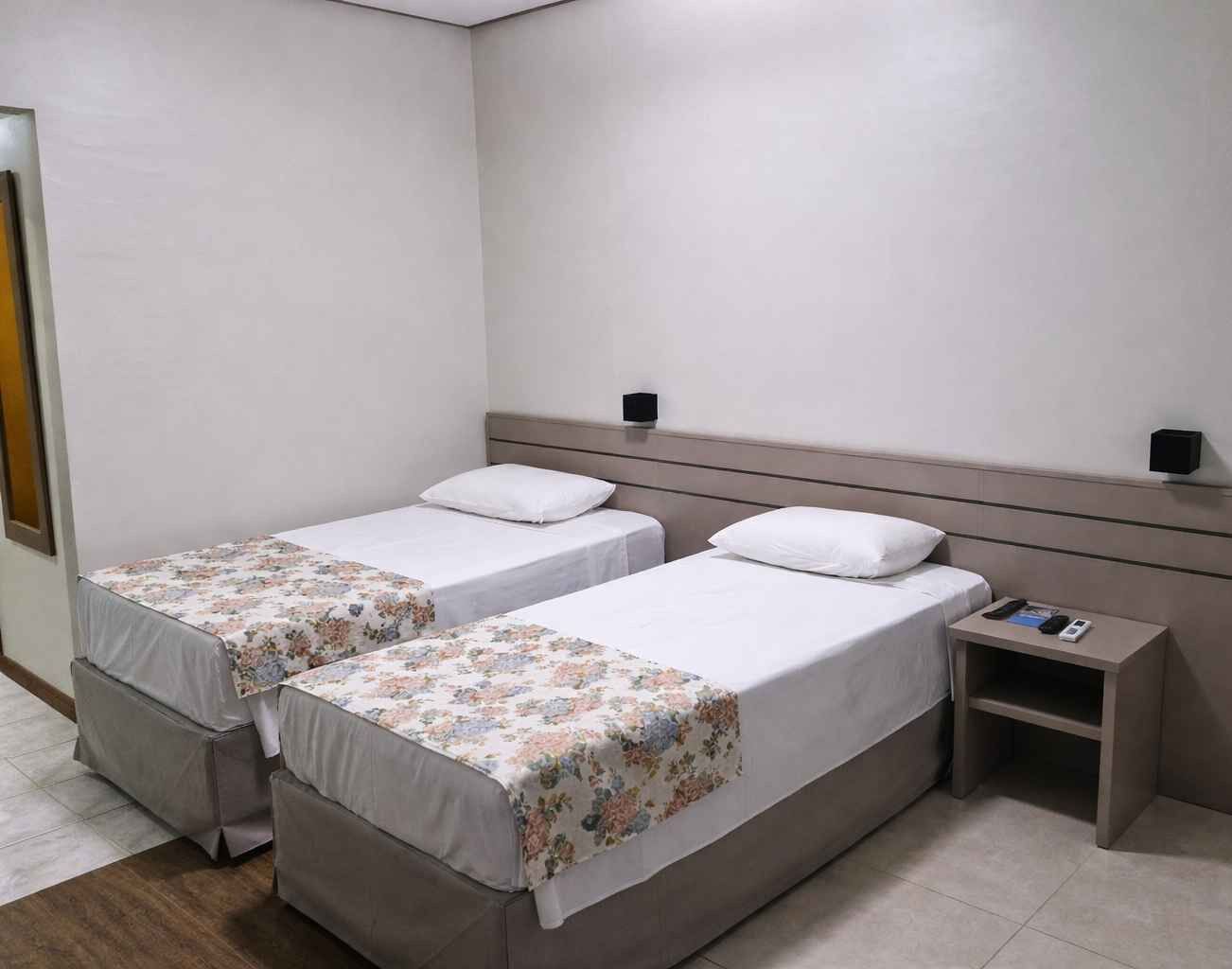 Rom – superior, 2 enkeltsenger | Allergitestet sengetøy, safe på rommet og individuelt dekorert