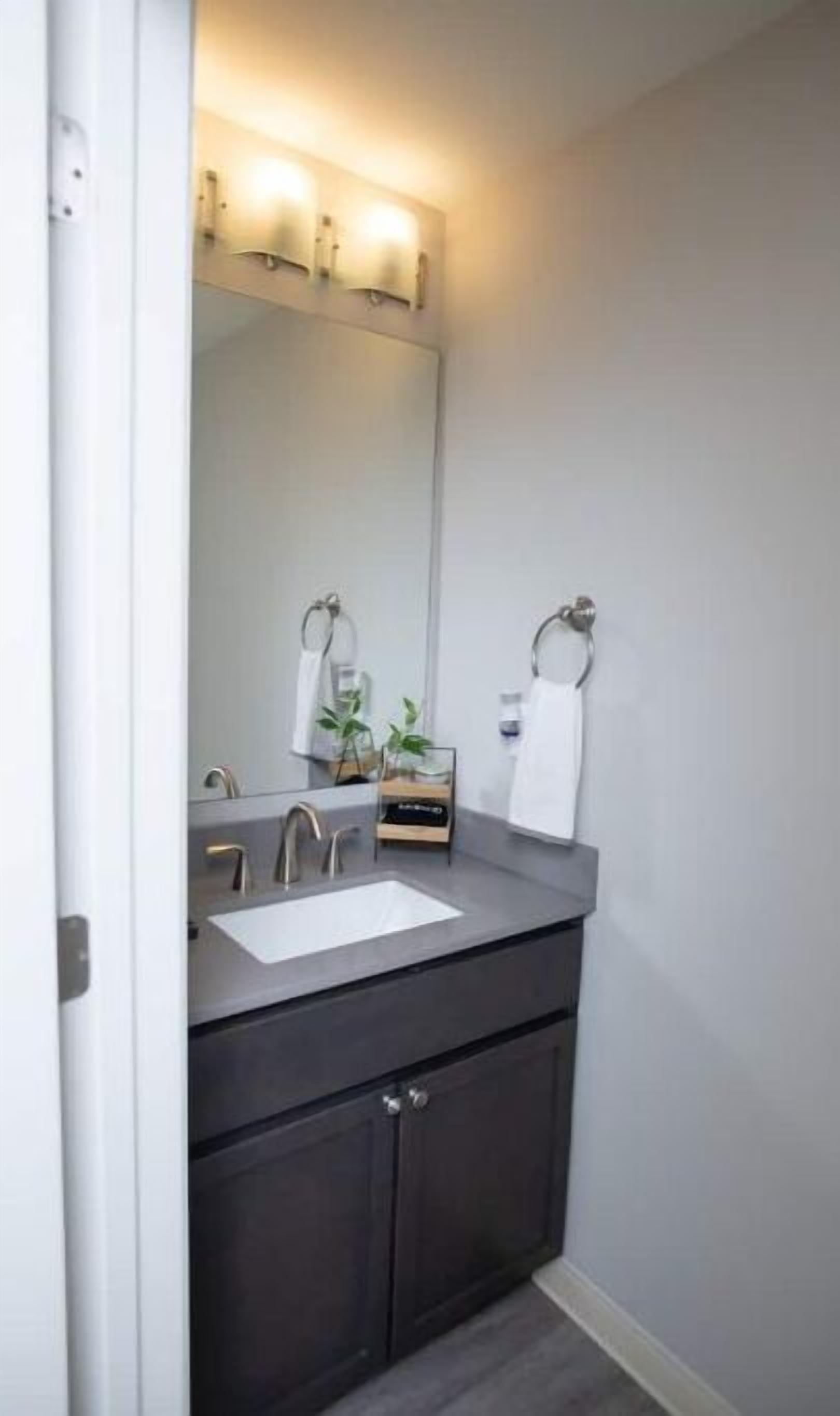 Downtown Condo W Parking & Resort Amenities